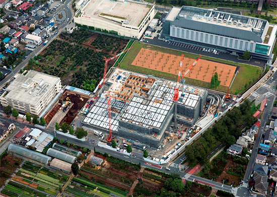 武蔵野徳洲会病院全景（2014年10月）の写真です。