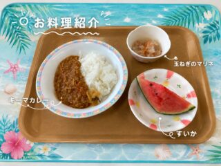こんにちは。栄養室です。
本日は、夏ならではの季節感を味わっていただけるよう、旬の『すいか』を提供しました。
利用者様は、久しぶりのすいかを
大変喜ばれていました(^^♪