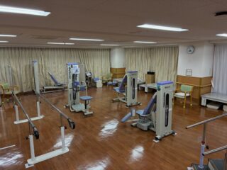 リハビリ科です！
利用者様達が頑張った器具達…
秋祭りに向けて、全て片付けます！！！笑
#リハビリ 
#武蔵野徳洲苑 
#秋祭り 
#仲間募集中